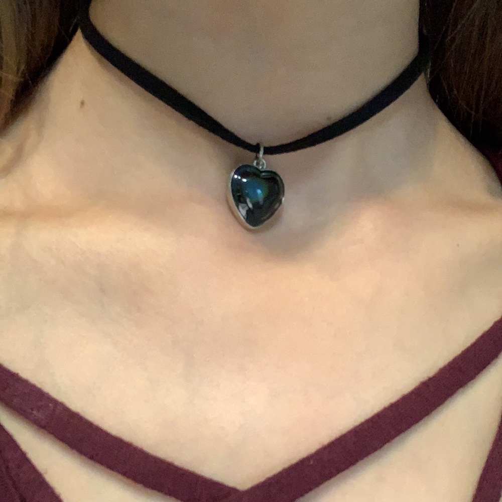 mood heart charm choker